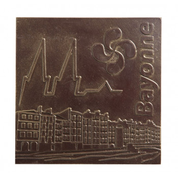 Carré chocolat au lait - Cathédrale de Bayonne