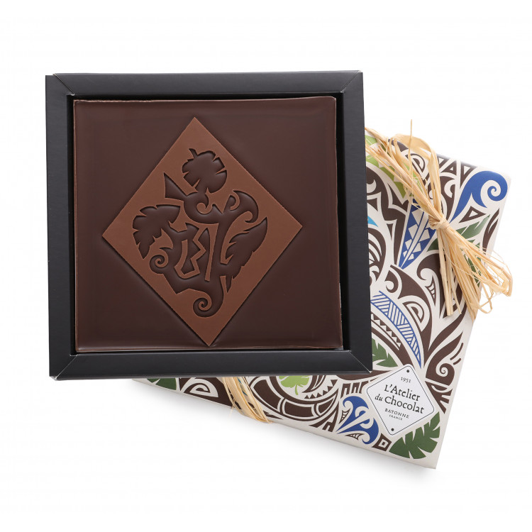 Carré chocolat noir motifs Maori livraison express cadeau chocolat artisanal