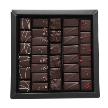 Boîte de chocolats Ilbarritz extra noir et sa bouchée Octobre Rose livraison chocolat artisanal 24h achat solidaire ruban rose