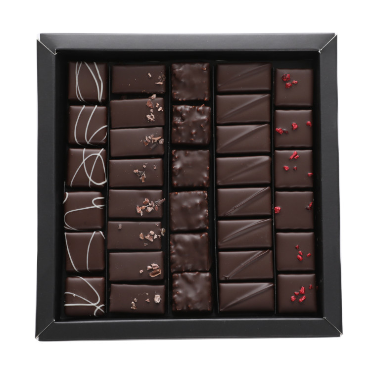 Boîte de chocolats Ilbarritz extra noir et sa bouchée Octobre Rose livraison chocolat artisanal 24h achat solidaire ruban rose