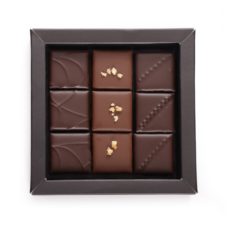 Coffret 9 bonbons ganaches pralinés chocolats amour livraison chocolat vasque sous 24h atelier du chocolat