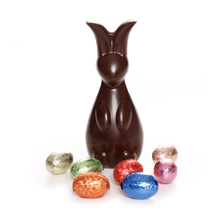 Lapin en chocolat de Pâques et ses petits oeufs enveloppés
