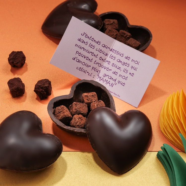 Moulage coeur chocolat noir garni de truffes caramel