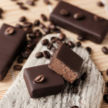 Livraison chocolat artisanal bouchée praliné café chocolat noir cadeau gourmand chocolat basque atelier du chocolat