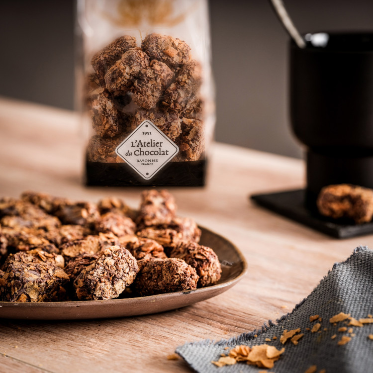 Feuillants d’Or chocolat praliné, une recette gourmande relevée par de délicats éclats de crêpe dentelle.