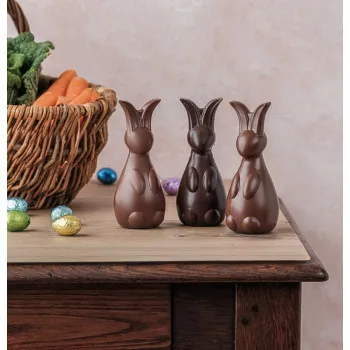Lapin en Chocolat de Pâques et ses petits oeuf enveloppés moulage de paques atelier du chocolat livraison chocolats de paques