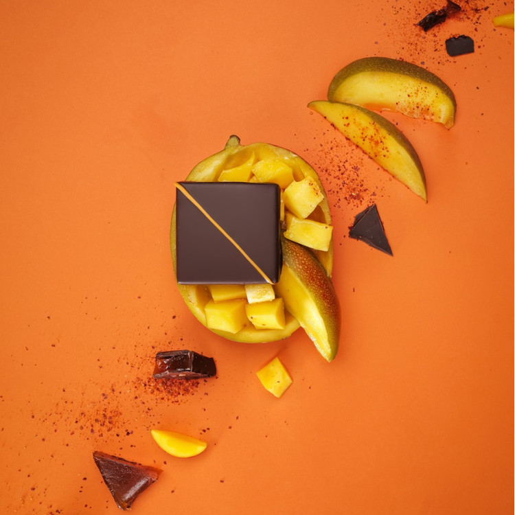 Bouchée mangue piment chocolat noir livraison chocolat artisanal cadeau chocolat ganache fruitée livraison sous 24h