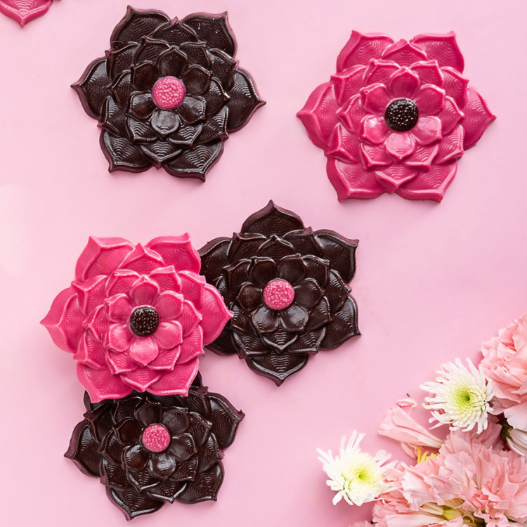 Composition Octobre Rose chocolat noir lait et blanc