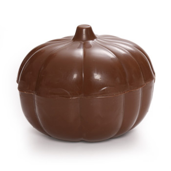 Moulage citrouille chocolat au lait garni de guimauves et fritures Halloween