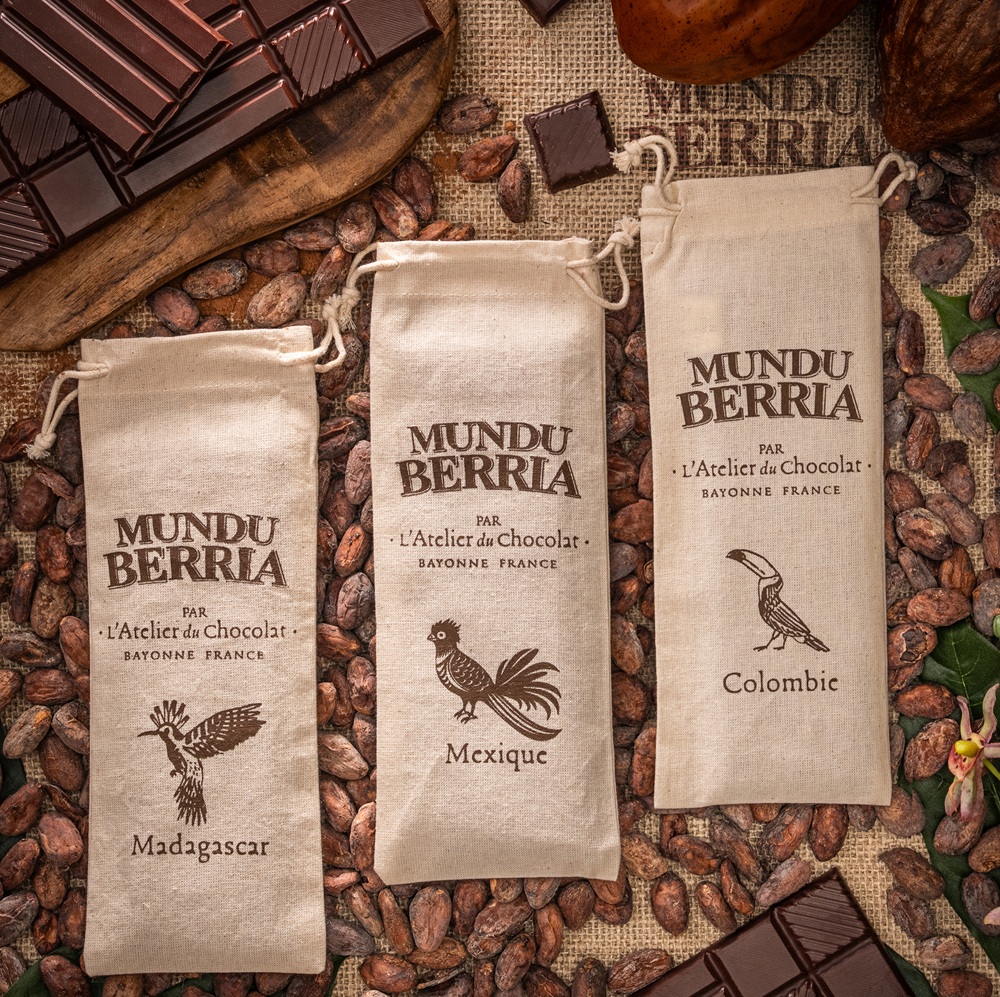  UNE EXPÉRIENCE SENSORIELLE UNIQUE AUTOUR DU CHOCOLAT Des arômes révélés par un savoir-faire artisanal